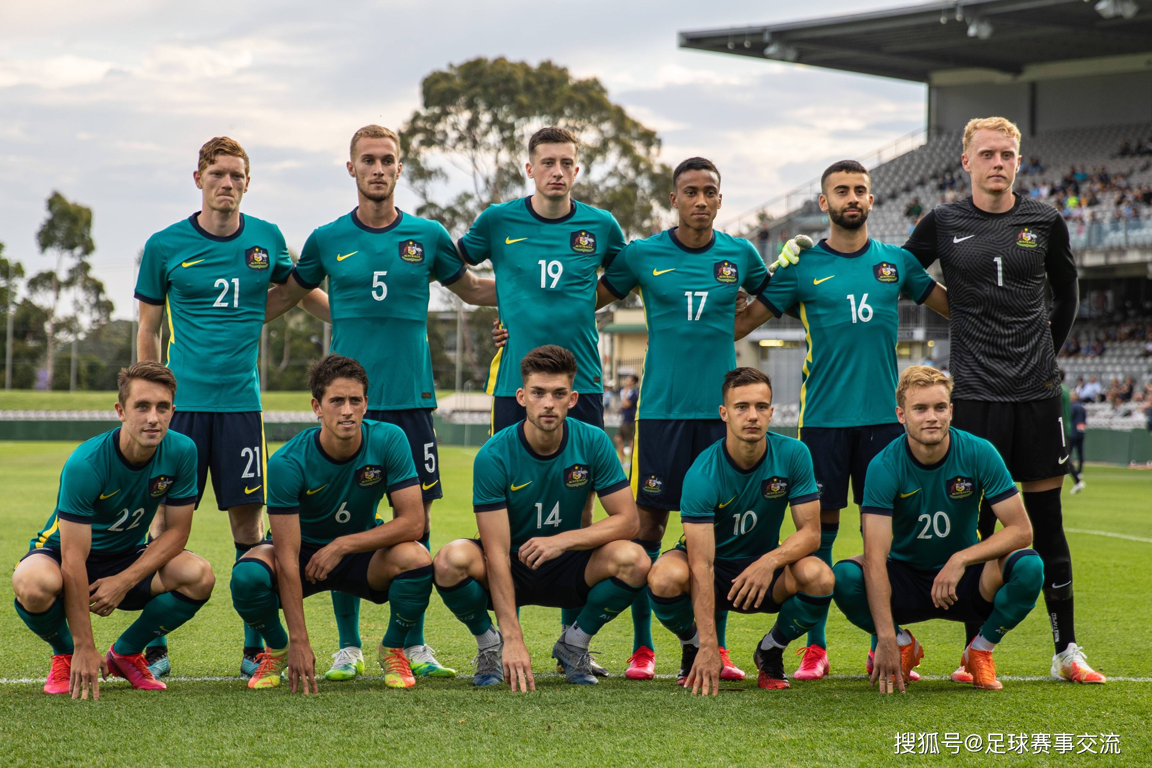 包含伊斯坦布尔将举办重要国际足球赛事的词条