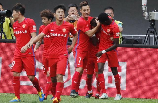 重庆力帆客场不敌广州富力，遭遇连败的简单介绍