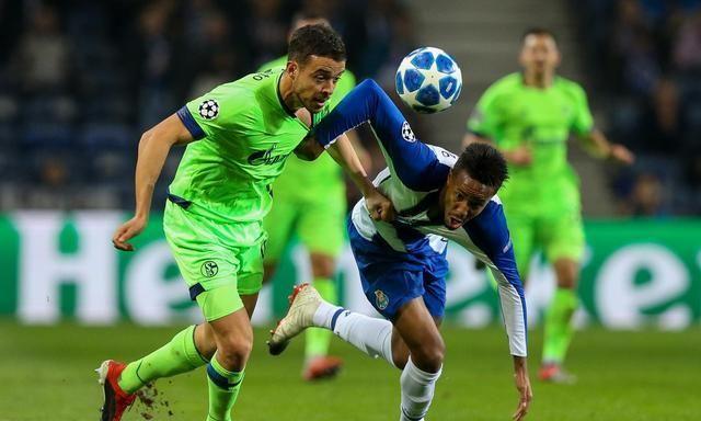 沙尔克四连胜取胜，斯图加特遭完败